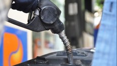 Giá xăng hôm nay 18/2 giảm mạnh, thấp kỷ lục 13.750 đồng/lít