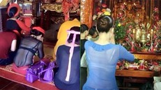 Các bạn trẻ hãy cất sự lố bịch ở nhà khi đi chùa!