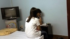 Phát hiện con ở nhà nghỉ cùng trai lạ sau khi mất tích 2 ngày