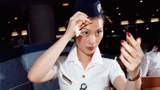 Tiếp viên hàng không tiết lộ 10 bí mật trên máy bay