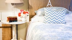 Những đồ vật chớ 'dại' để đầu giường ngủ