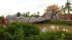 Nhà thờ Tổ của Hoài Linh bị phá sập?