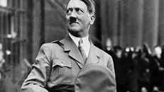 Cuộc chinh phục châu Âu và dị tật 'của quý' của Hitler