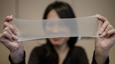 Thắng kiện… 1 tệ vì sở hữu bao cao su mỏng nhất thế giới