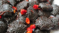 Công dụng trị bệnh cực hay của hạt gấc và lưu ý khi sử dụng