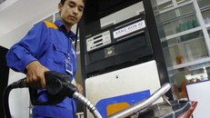 Giá xăng có thể tăng thêm 1.000 đồng vì 'cõng' thuế?