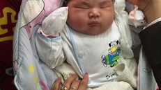 Bé trai sơ sinh nặng 6,1 kg chào đời ở Nam Định