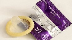 Núm vú giả, bao cao su chứa chất có khả năng gây ung thư