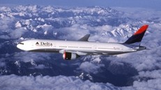 Máy bay hạ cánh khẩn cấp vì nữ tiếp viên đánh nhau