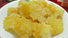 Cách làm mứt khoai tây hình hoa mai tuyệt ngon đón Tết