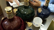 Rượu giả lũng đoạn thị trường Tết Bính Thân