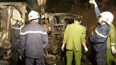 Điều tra nguyên nhân vụ tai nạn xe bồn tông xe khách ở Thung Khe