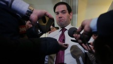 Đối thủ của Donald Trump chỉ biết 'trách Chúa'