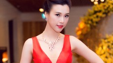 Á hậu Hoàng Oanh trễ nải vòng một, khoe khéo trang sức hàng hiệu