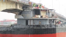 Giải phóng tàu đâm gãy cầu An Thái chiều 17/3