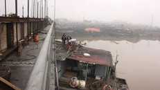 Đã tháo dỡ thành công tàu Thành Luân 28 ra khỏi cầu An Thái