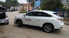 Xe sang Lexus 3 tỷ đồng chạy taxi ở Phú Thọ