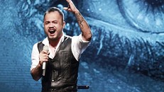 Nhìn lại nụ cười Trần Lập trong chặng đường 'chiến đấu' ung thư