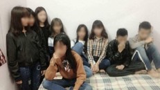 Vụ 9 học sinh nam nữ ở nhà nghỉ: 'Con tôi chỉ đi đưa cơm'