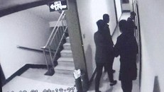 4 thiếu niên chơi oẳn tù tì chia lượt cưỡng hiếp cô gái 15 tuổi