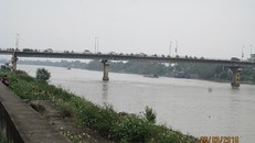 Chồng chết, vợ đau đớn nhảy cầu Đò Quan tự vẫn