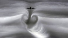 Máy bay Flydubai đã bị cuốn vào 'luồng khí quyển hẹp'?