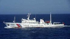 Ngư dân Philippines ném bom xăng vào tàu hải cảnh Trung Quốc?