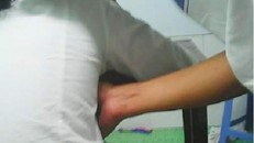 Thầy giáo bị kỷ luật vì luồn tay qua nách chỉ bài học sinh