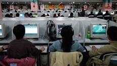 Bổ mẹ mải chơi game, nuôi con ảo để mặc con thật chết đói