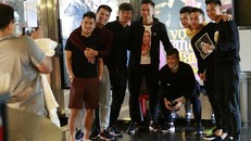 Công Vinh rủ đồng đội xem phim của Thủy Tiên để mừng chiến thắng