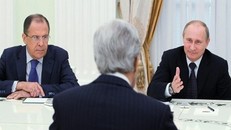 Ông Putin: John Kerry 'mang tiền' đến mặc cả với Nga