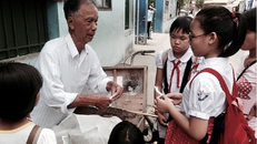 Ông già kẹo chỉ, người giữ giùm trẻ con những dư vị ngọt ngào