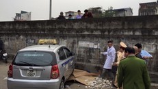 Hà Nội: Xe taxi mất kiểm soát, đâm 2 bà cháu thương vong