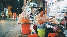 Gỏi tôm trứng – món ăn đường phố hấp dẫn ở Cần Thơ