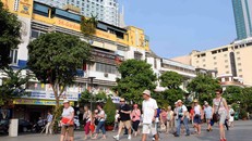 1.000 tỷ lát đá hoa cương vỉa hè: Quá lãng phí và bất hợp lý?