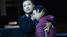 Xem màn đấu giá bức chân dung ca sĩ Tuấn Hưng 175 triệu đồng