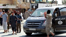 Hàng trăm tay súng IS đào ngũ, tham gia nổi dậy ở Raqqa