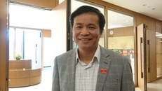 Nghi lễ tuyên thệ trước Quốc kỳ nên có sự điều chỉnh hợp lý hơn?