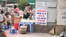 Hà Nội: Hàng quán vỉa hè vi phạm ATTP sẽ bị bêu tên qua loa 