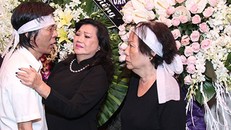 Từ Mỹ trở về, con trai NS Nguyễn Ánh 9 vẫn không tin cha đã mất