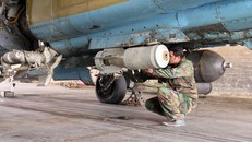 Máy bay Nga, Syria không kích mục tiêu tiếp vận của IS gần Raqqa