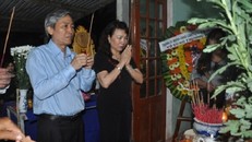 Thứ trưởng Bộ Giáo dục thăm hỏi gia đình 9 học sinh chết đuối