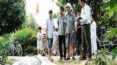 Chuyện lạ: Cá heo 2,5m chết dạt vào tận thành phố Vĩnh Long