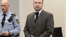 Kẻ thảm sát Na Uy thắng kiện chính phủ vì ở tù không thoải mái