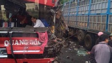 Tai nạn giao thông: Hàng chục hành khách trên xe kêu cứu