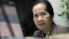 'Đi định cư ở nước ngoài cả, đất nước này ai xây dựng đây?'