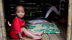 Nhập viện cha mẹ mới phát hiện con gái 13 tuổi đã có bầu 7 tháng