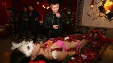 Các chiêu trò lạ để hút khách của các nhà hàng