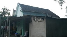 Nghi vấn máy bay hạ cánh làm thủng mái nhà dân