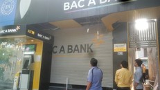 Bảo vệ ngân hàng Bắc Á bị cửa cuốn kẹp chết